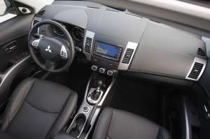Mitsubishi-Outlander-2