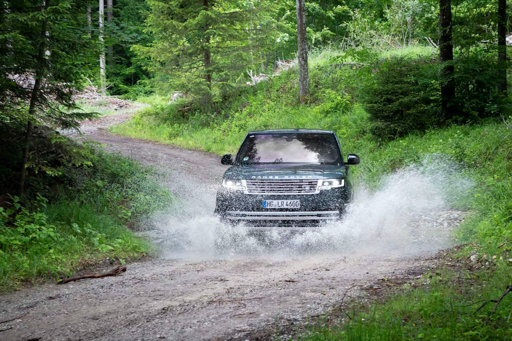 Range Rover im Gelände