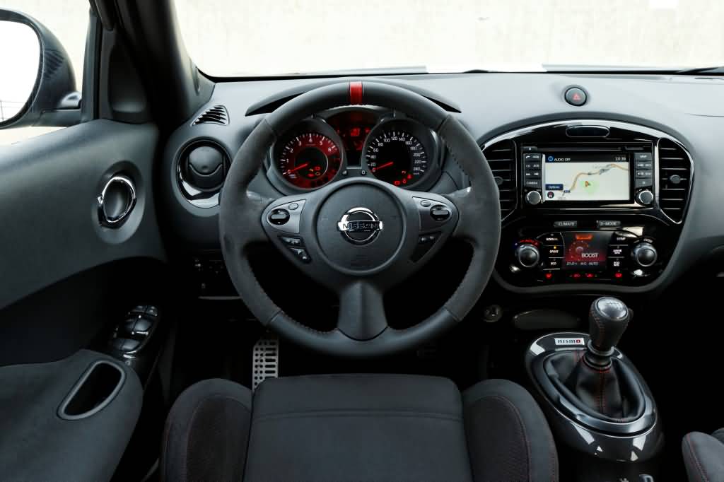 Cockpit des Nissan Juke Nismo