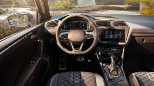 VW Tiguan Modelljahr 2017 Cockpit R-Line