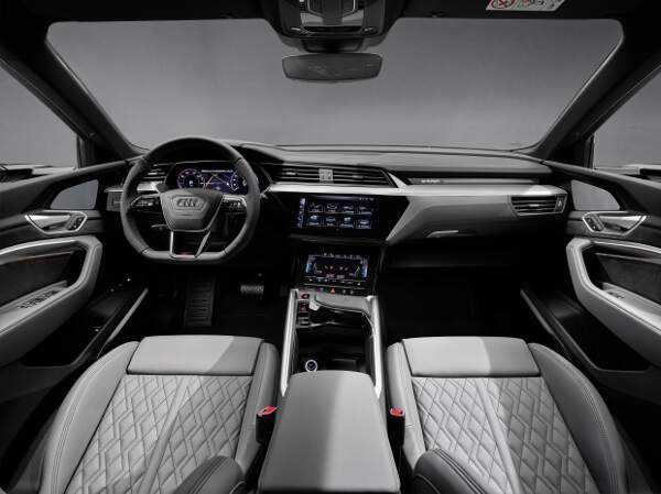 Audi e-tron Innenansicht Cockpit