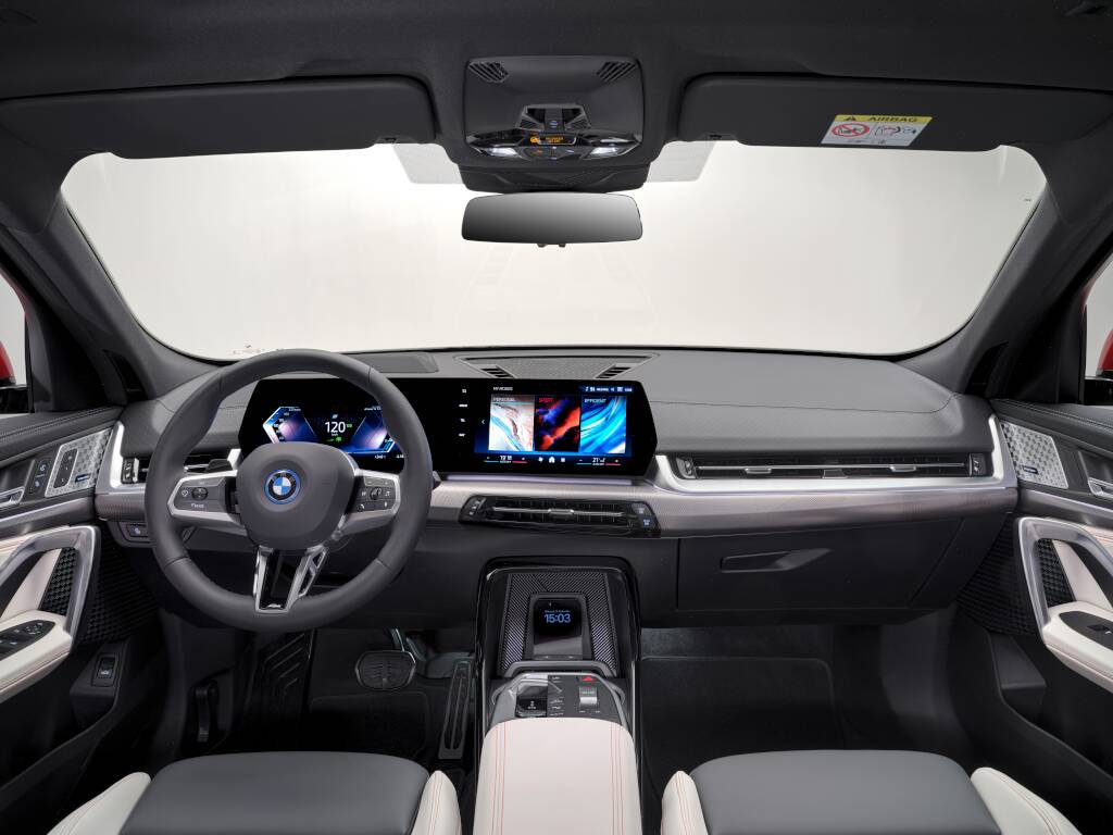 BMW iX2 xDrive30 Interieur Cockpit
