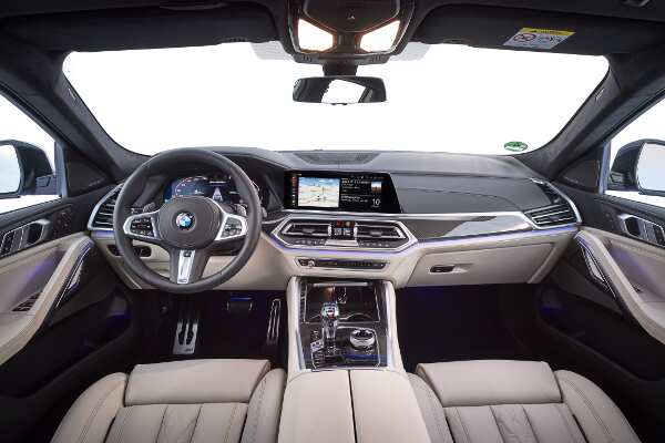 BMW X6 m50i Innenansicht Cockpit