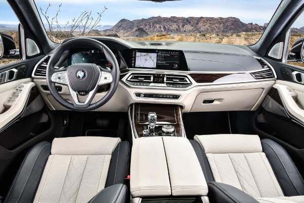 BMW X7 Innenraum Cockpit
