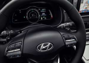 Hyundai-Kona-2018-Elektro-Interieur-Tacho-Lenkrad