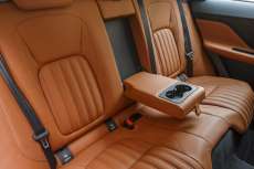 Oberklassen-SUV-Jaguar-F-Pace-Innenraum