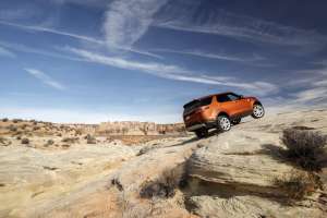 Land-Rover-Discovery-2017-Offroad-Heckperspektive