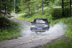 Range-Rover-im-Gelaende-1