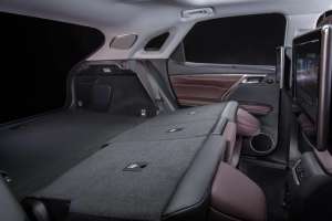 Lexus-RX-450h-4.Generation-Interieur-Fontbereich-umgeklappte-Sitze
