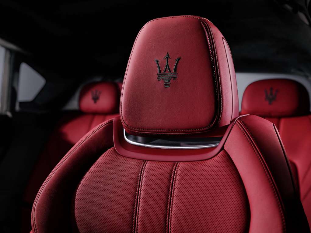 Medium Maserati Levante Sitz