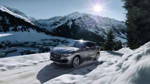 Medium-Maserati-Levante-Offroad-im-Schnee