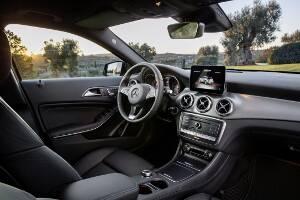 Mercedes-Benz GLA Modell ab 2017 Cockpit