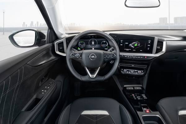 Opel Mokka-e Innenraum Cockpit