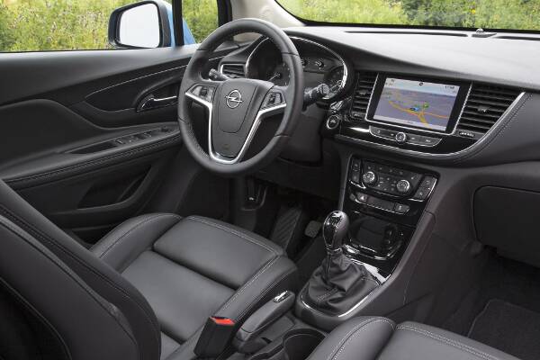 Opel Mokka X 2016 Innenansicht Cockpit 