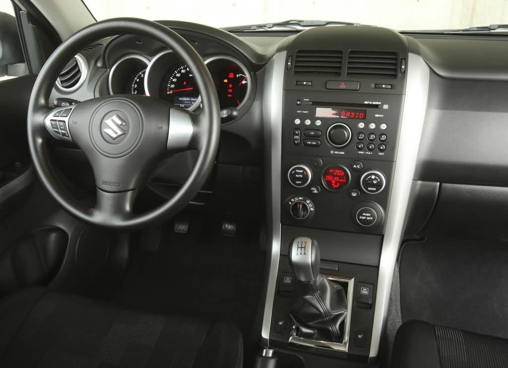 Cockpit des Suzuki Grand Vitara