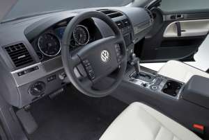 Volkswagen-Touareg--Lux-
