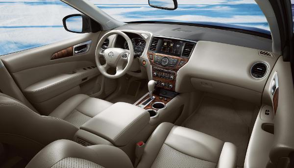 Nissan Pathfinder mit sieben Sitzen