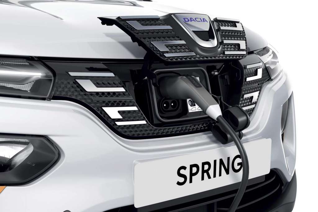 Dacia Spring Electric beim Laden