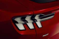 Ford-Mustang-Mach-E-AWD-LED-Rueckleuchten
