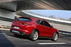 Alfa-Romeo-SUV-Stelvio-2017-Exterieur-Heckperspektive