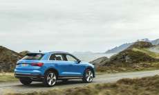 Audi-Q3-2-Generation-Exterieur-Heckperspektive-Blau-