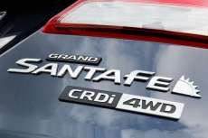 Hyundai-Grand-Santa-Fe-Schriftzug-Bezeichnung