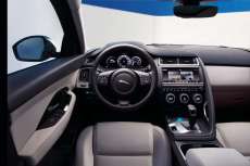 Jaguar-E-Pace-SUV-Modell-2018-Interieur-Cockpit