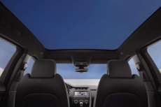 Jaguar-E-Pace-SUV-Modell-2018-Interieur-Panoramadach