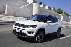 Jeep-Compass-Limited-Frontperspektive-3