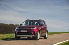 Land-Rover-Discovery-2017-Frontperspektive-in-Fahrt