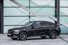 Mercedes-AMG-GLC-Coupe-Seitenansicht-im-Stand