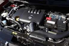 SUV-Nissan-Qashqai-Modell-2010-Motor SUV-Nissan-Qashqai-Modell-2010-Motor
