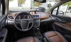 SUV-Opel-Mokka-Innenraum-Cockpit-2012-Modell