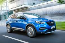 Opel-Grandland-X-2017-Exterieur-in-Fahrt