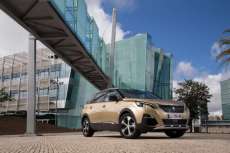 Peugeot-5008-SUV-2017-Front