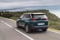 Peugeot-5008-SUV-2017-Heckperspektive