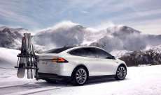 Tesla-Model-X-im-Schnee