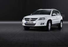 SUV-VW-Tiguan-in-weis-2007-Front-perspecktive